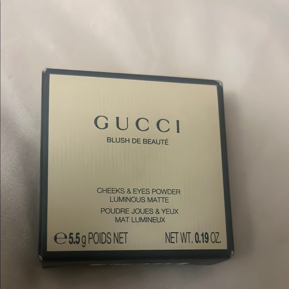 Gucci Blush de Beauté Cheeks & Eyes Powder